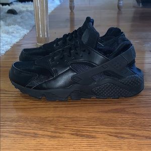 Women’s Black Nike Huarache
